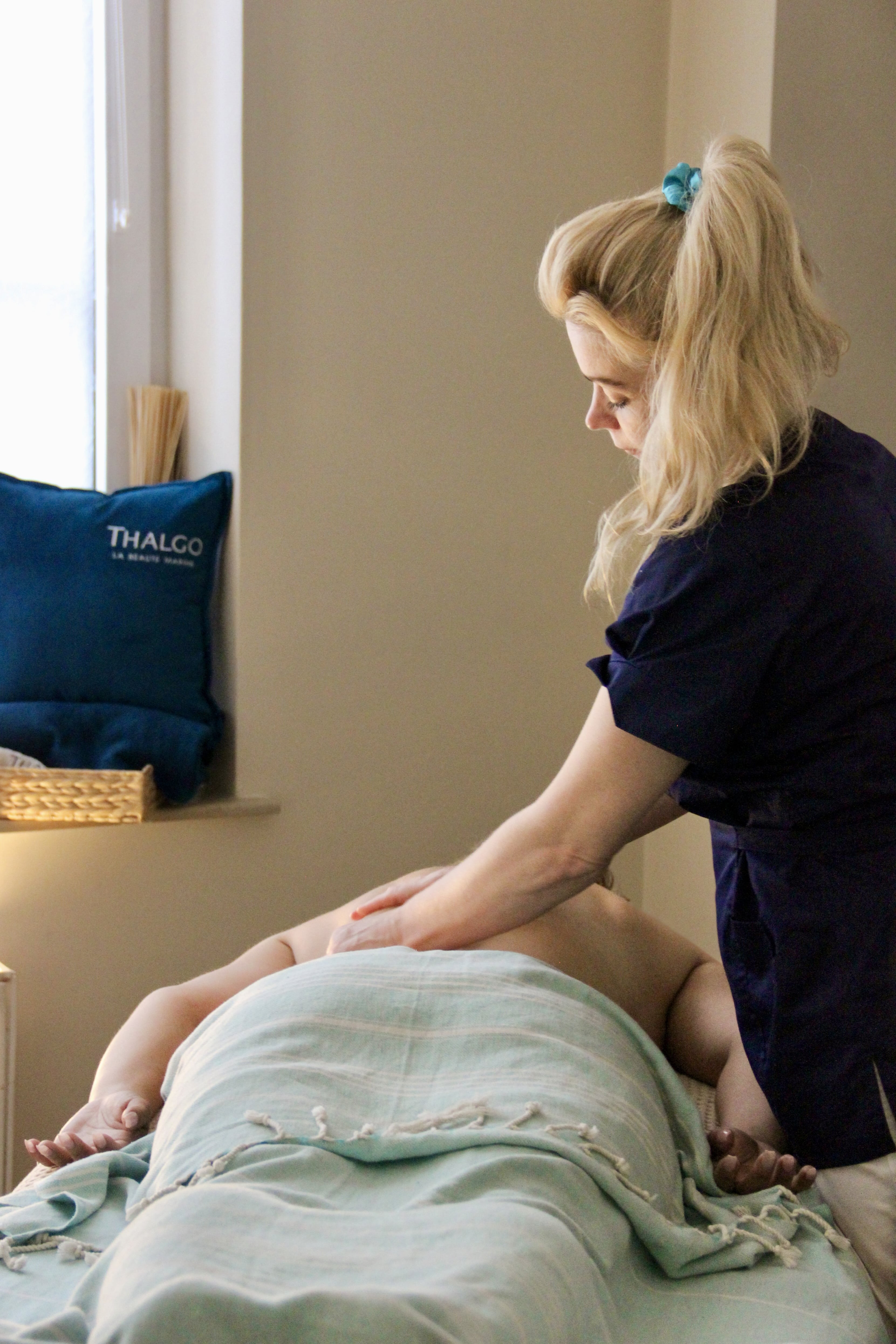 Professional back massage session