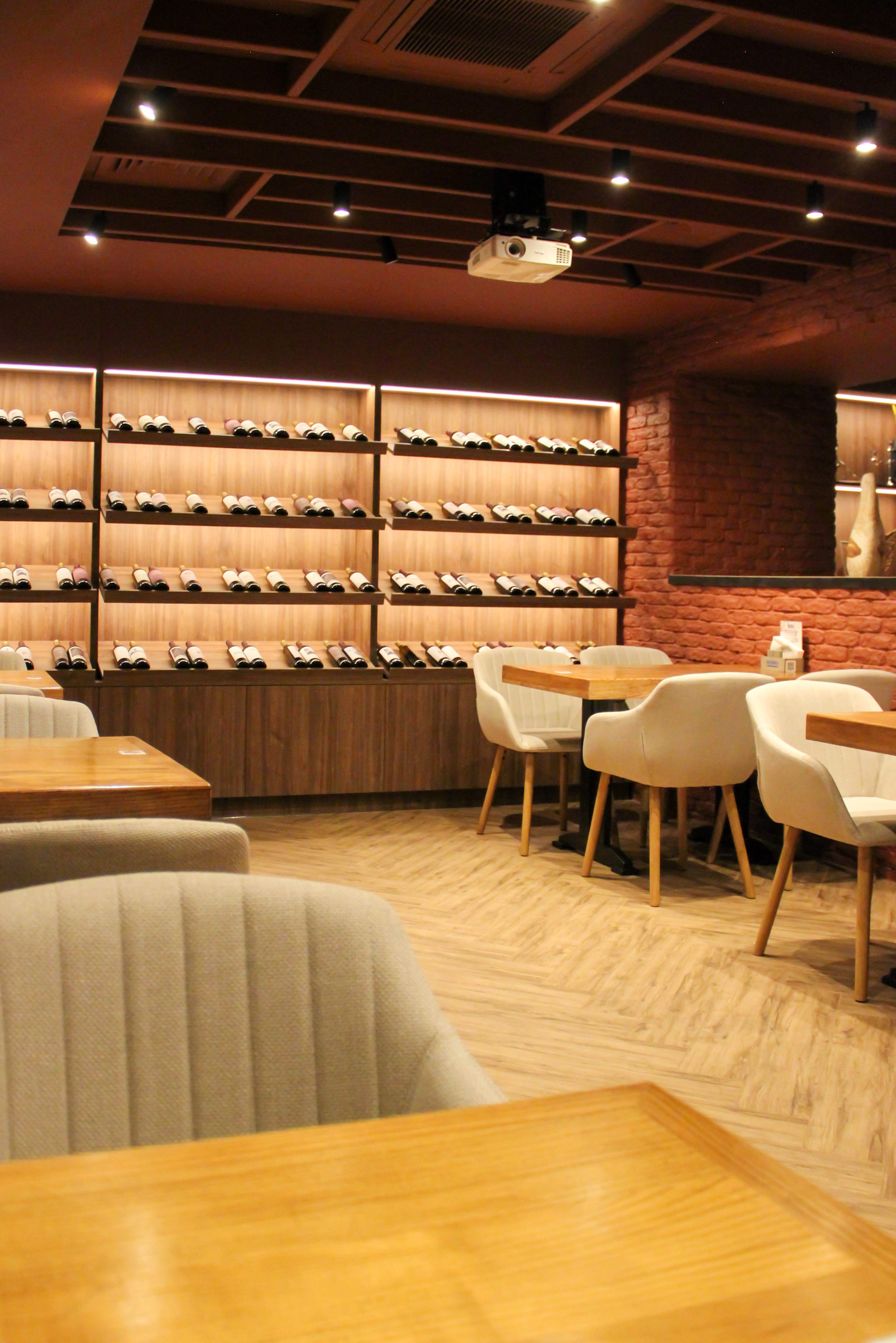 Nonna main dining hall
